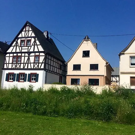 Apartamento Haus Am Ufer Mit Rheinpanoramablick Coblenza
