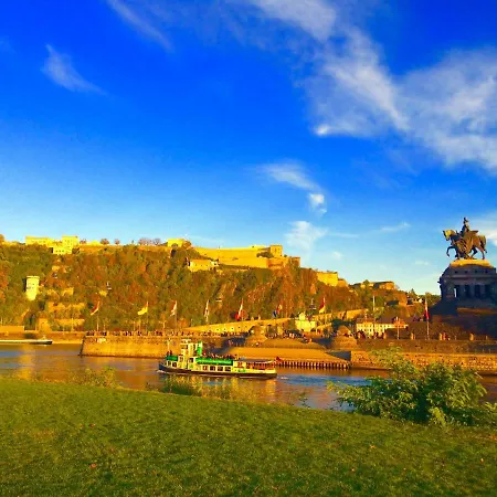 Haus Am Ufer Mit Rheinpanoramablick 公寓 科布倫茨