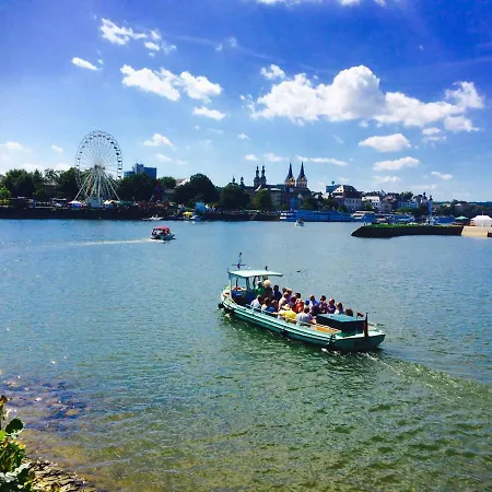 Haus Am Ufer Mit Rheinpanoramablick * 科布倫茨