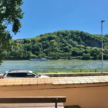 Haus Am Ufer Mit Rheinpanoramablick Apartment *